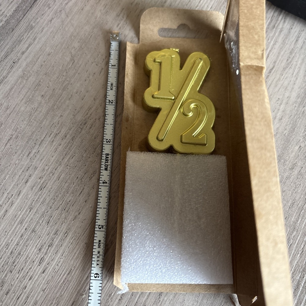 PHD Cake 1/2 Gold Candle In Box - Some Wear On Box - Picture 3 of 4
